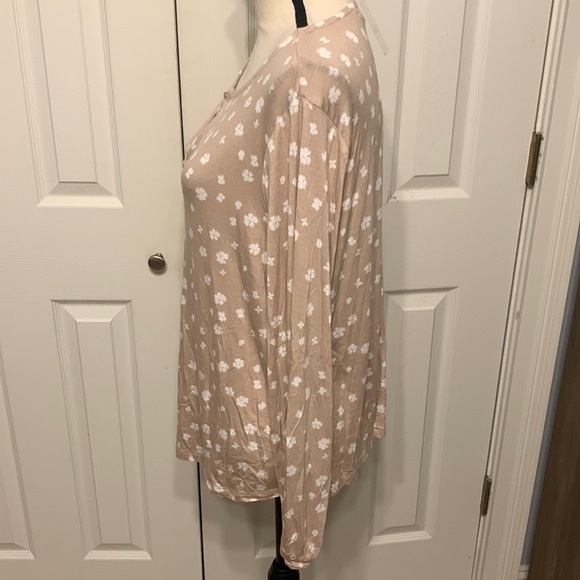 Liz Claiborne Petite Plus Long Sleeve Top - Picture 3 of 7